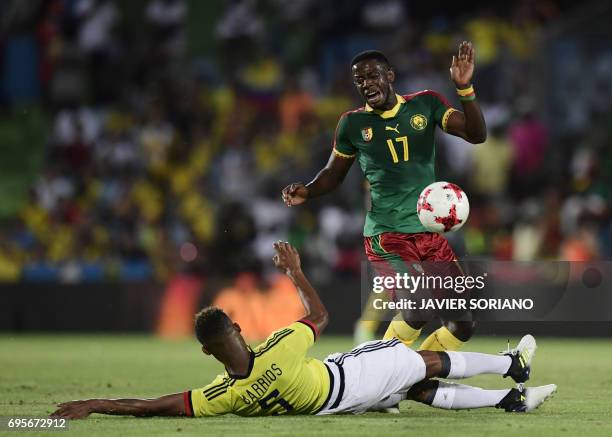 Cameroon's miedfielder Arnaud Djoum vies with Colombia's midfielder Wilmar Barrios during the friendly football match Cameroon vs Colombia at the...