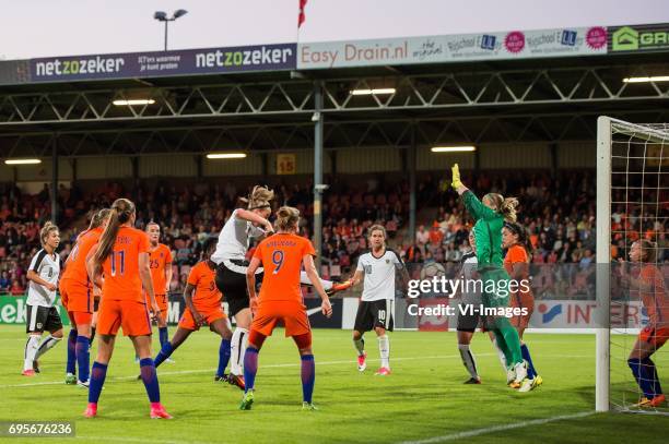 Lieke Martens of The Netherlands, Katharina Schiechtl of Austria , Vivianne Miedema of the Netherlands, Nina Burger of Austria, goalkeeper Loes...