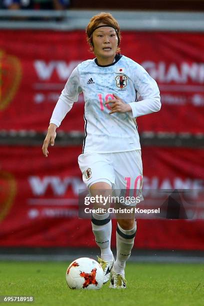 Mizuho Sakaguchi of Japan runs with the ball during the Women's International Friendly match between Belgium and Japan at Stadium Den Dreef on June...