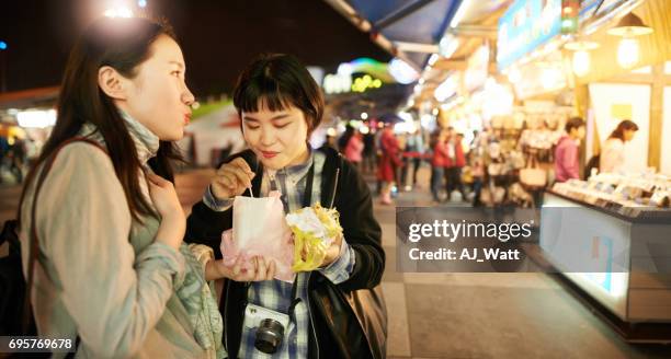 sampling the tasty local delicacies of taiwan - taiwan night market stock pictures, royalty-free photos & images