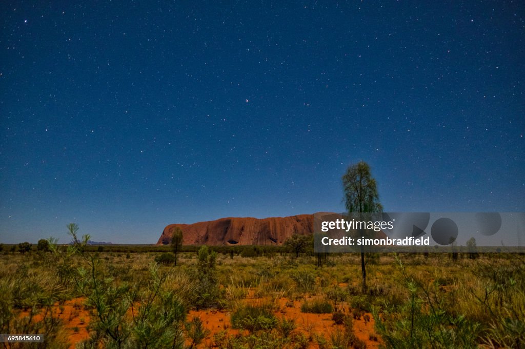 Die nähern Dawn und Ayers Rock