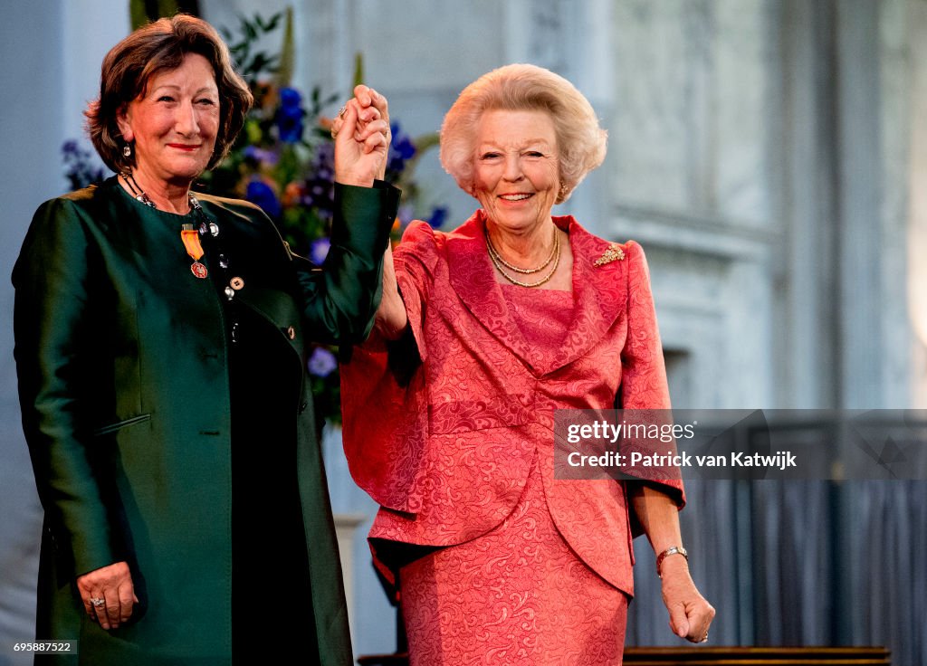 Queen Maxima gives start signal for the neighbour's Day in Nieuw-Buinen