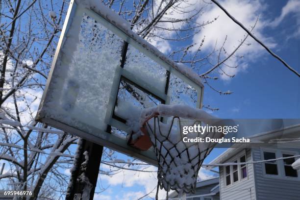 snow and ice coverd basketball hoop - snow coverd stock pictures, royalty-free photos & images