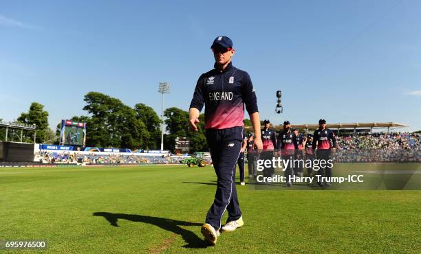 The England side walk off the pitch after defeat to Pakistan during the ICC Champions Trophy Semi Final match between England and Pakistan at the...