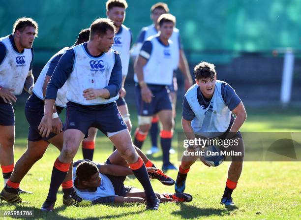 Jack Maunder of England looks for a pass during a training session at San Isidro Club on June 14, 2017 in Buenos Aires, Distrito Federal.