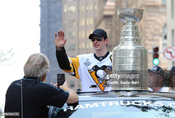 Sidney Crosby of the Pittsburgh Penguins waves to the crowd during the Victory Parade and Rally on June 14, 2017 in Pittsburgh, Pennsylvania.