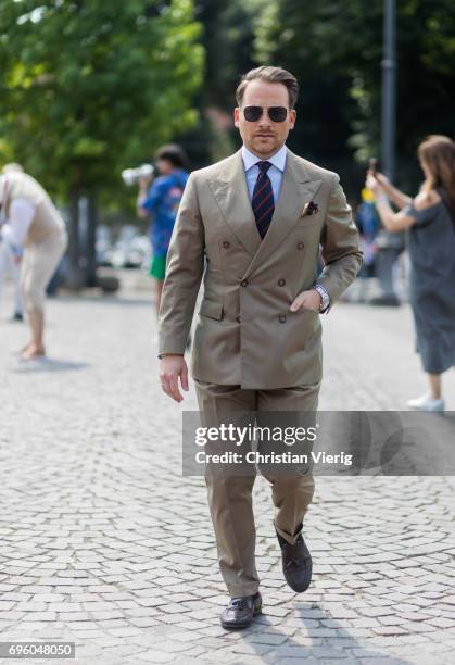 Guest wearing a beige suit is seen during Pitti Immagine Uomo 92. At Fortezza Da Basso on June 14, 2017 in Florence, Italy.
