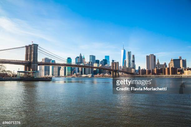 manhattan skyscrapers and brooklyn bridge - dumbo new york fotografías e imágenes de stock