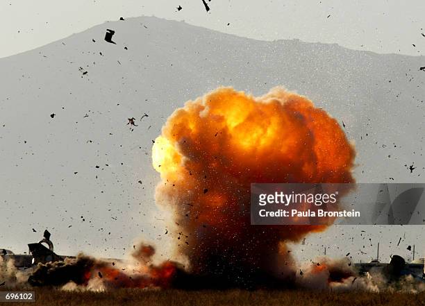 kabul international airport cleared of explosives - exploderen stockfoto's en -beelden