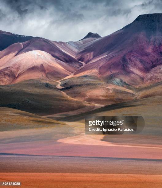 desierto siloli, seven hills mountain, bolivian altiplano - uyuni stock-fotos und bilder