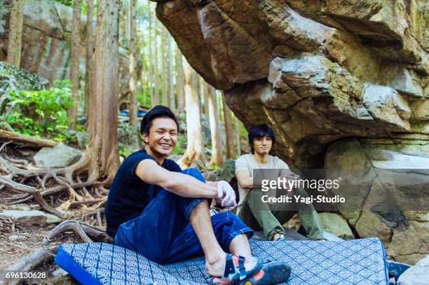 two men who resting during rock climbing - only japanese stock pictures, royalty-free photos & images