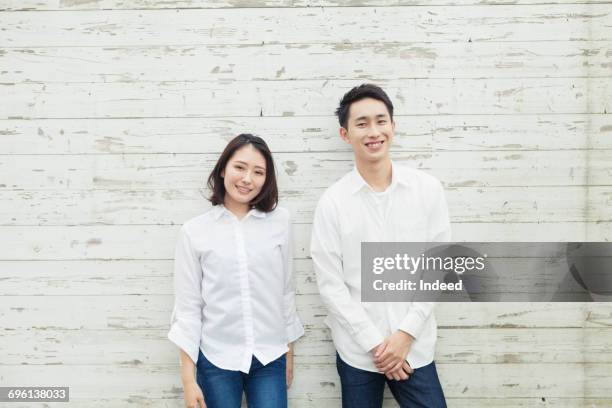 portrait of young couple wearing white shirt - naast stockfoto's en -beelden