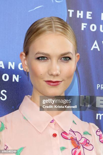 Karlie Kloss attends the 2017 Fragrance Foundation Awardsat Alice Tully Hall at Lincoln Center on June 14, 2017 in New York City.