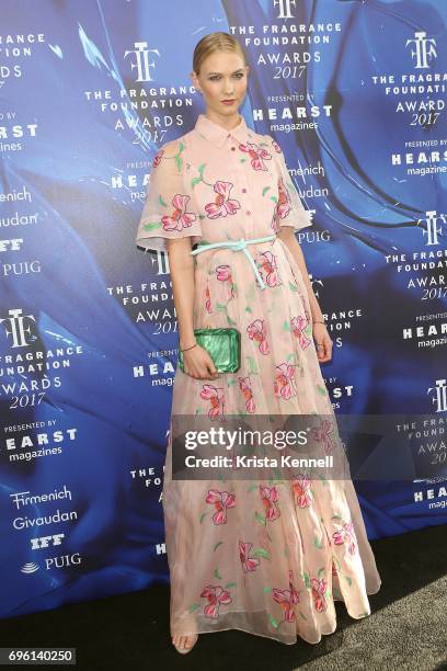 Karlie Kloss attends the 2017 Fragrance Foundation Awardsat Alice Tully Hall at Lincoln Center on June 14, 2017 in New York City.