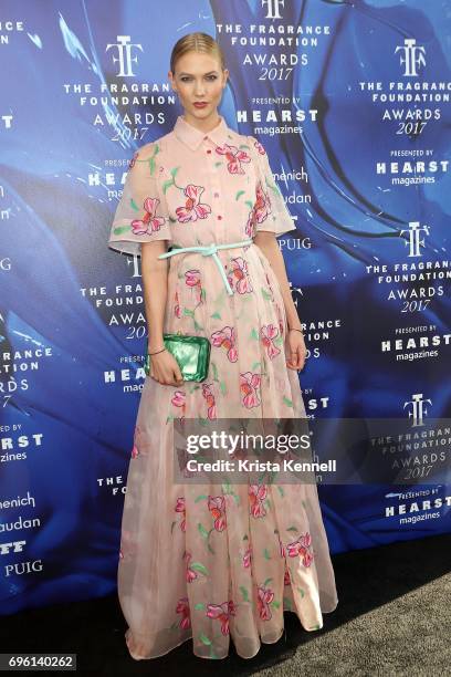 Karlie Kloss attends the 2017 Fragrance Foundation Awardsat Alice Tully Hall at Lincoln Center on June 14, 2017 in New York City.