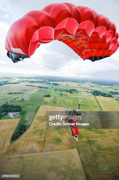 parachuting - hoppa fallskärm bildbanksfoton och bilder