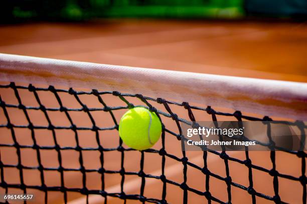 playing tennis - tennisser stockfoto's en -beelden