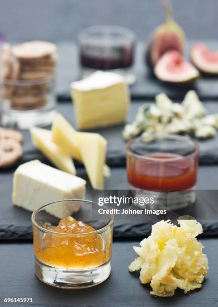 cheese board - marmalade stockfoto's en -beelden