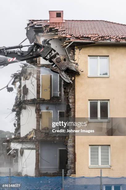 Deconstructing Machine Pull Down Machine Photos and Premium High Res Pictures - Getty Images