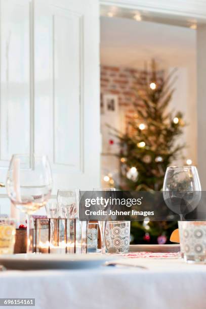 table set for christmas meal - johner christmas foto e immagini stock