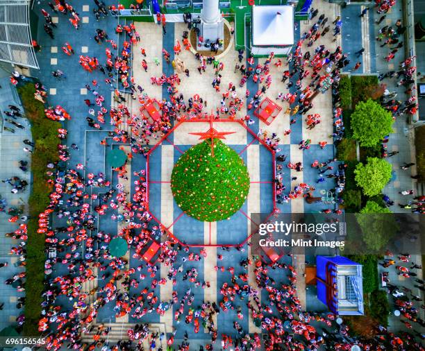 santacon parade in 2015. aerial view over union square in san francisco. - america parade stock-fotos und bilder