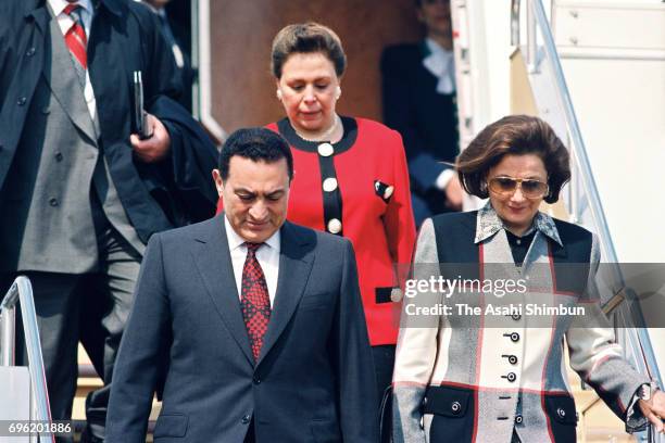 Egyptian President Hosni Mubarak and his wife Suzanne are seen on arrival at Haneda International Airport on March 13, 1995 in Tokyo, Japan.