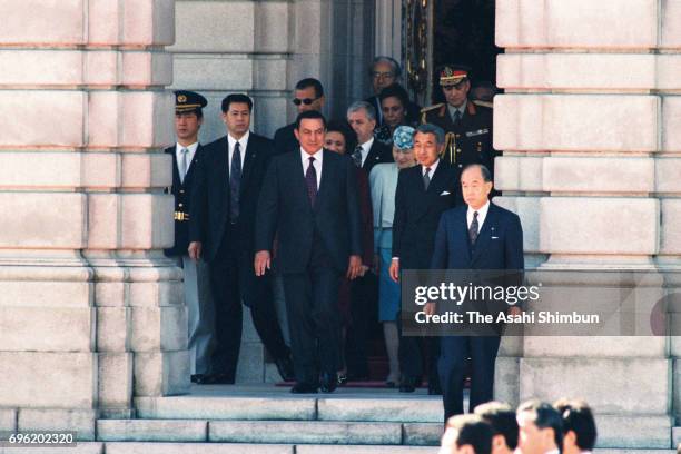 Egyptian President Hosni Mubarak and his wife Suzanne attend the welcome ceremony with Emperor Akihito and Empress Michiko at the Akasaka States...
