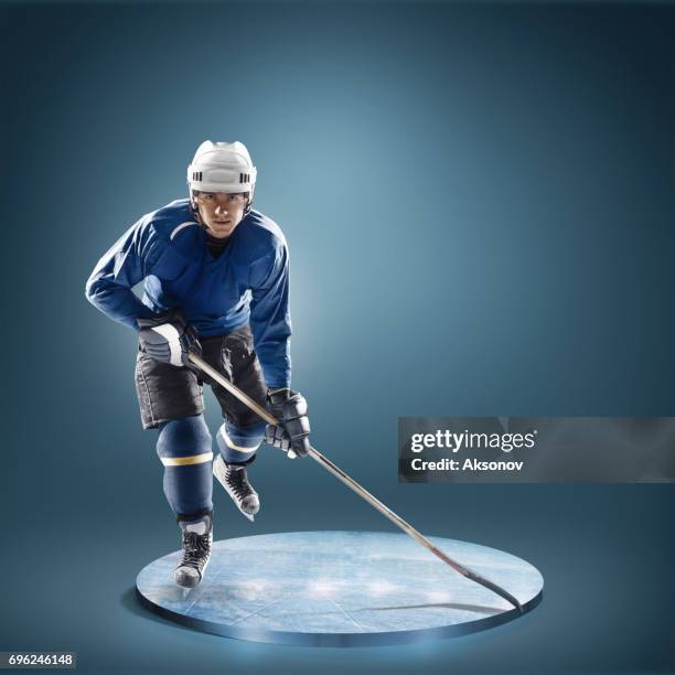 jugador de hockey en acción - mens ice hockey fotografías e imágenes de stock