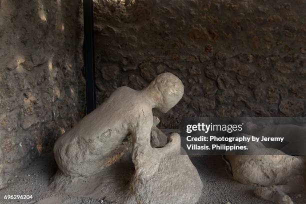garden of the fugitives, pompeii - pompeya fotografías e imágenes de stock