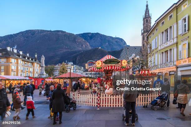 bolzano at christmas, piazza walther - italy - bolzano stock pictures, royalty-free photos & images