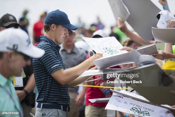 View of Jordan Spieth signing autographs for spectators during Wednesday practice at Erin Hills GC. Hartford, WI 6/14/2017 CREDIT: Robert Beck