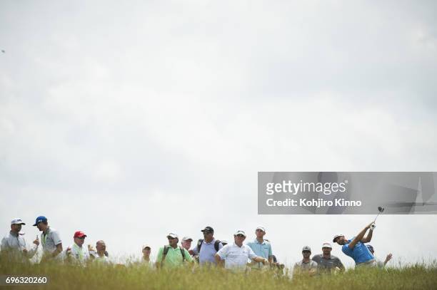 Overall view of Dustin Johnson in action, drive during Wednesday practice at Erin Hills GC. Hartford, WI 6/14/2017 CREDIT: Kohjiro Kinno