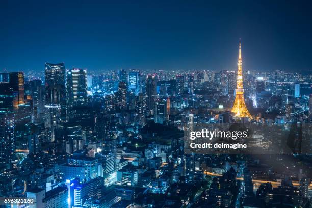 städtischen skyline nacht und tokyo tower - fernsehturm tokyo tower stock-fotos und bilder