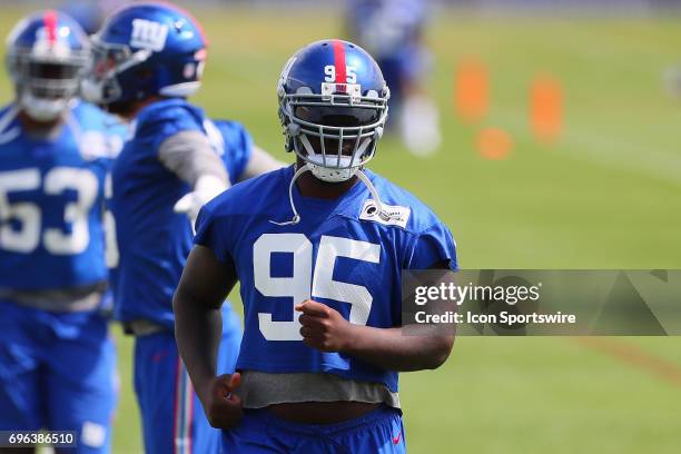 Maponga Nfl 53 Stansly Maponga Photos & High Res Pictures - Getty Images