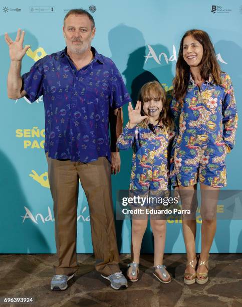 Actor Pablo Carbonell, daugther Mafalda Carbonell and wife Maria Arellano attend the 'Senor, dame paciencia' premiere at Fortuny Palace on June 15,...