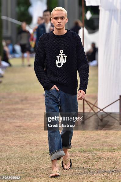 JW Anderson S/S 2018 Show - 92. Pitti Uomo JW Anderson S/S 2018 Show - 92. Pitti Uomo