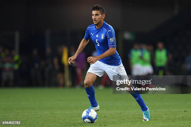 Lorenzo Pellegrini of Italy in action during the FIFA 2018 World Cup Qualifier between Italy and Liechtenstein at Stadio Friuli on June 11, 2017 in...