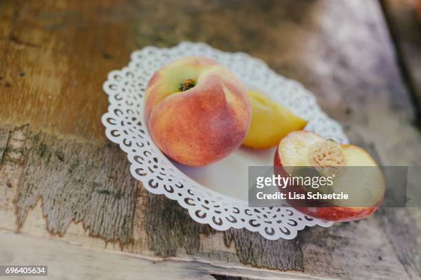 fresh peaches on a plate - speisen und getränke stock pictures, royalty-free photos & images