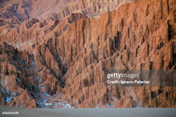 death valley (valle de la muerte) at sunset, atacama desert - antofagasta fotografías e imágenes de stock