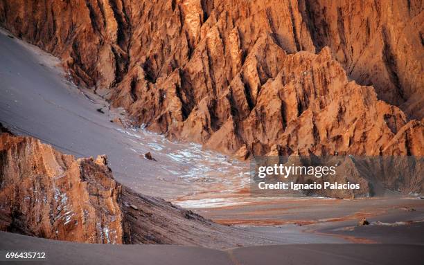 death valley (valle de la muerte) at sunset, atacama desert - antofagasta region stock pictures, royalty-free photos & images