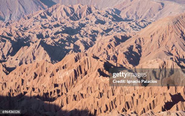 valle de la muerte at sunset, atacama desert - valle de la muerte stock-fotos und bilder