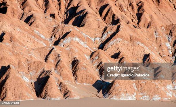 valle de la muerte at sunset, atacama desert - valle de la muerte stock-fotos und bilder