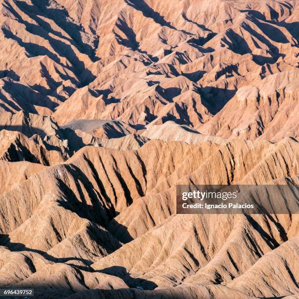 valle de la muerte at sunset, atacama desert - valle de la muerte stock-fotos und bilder