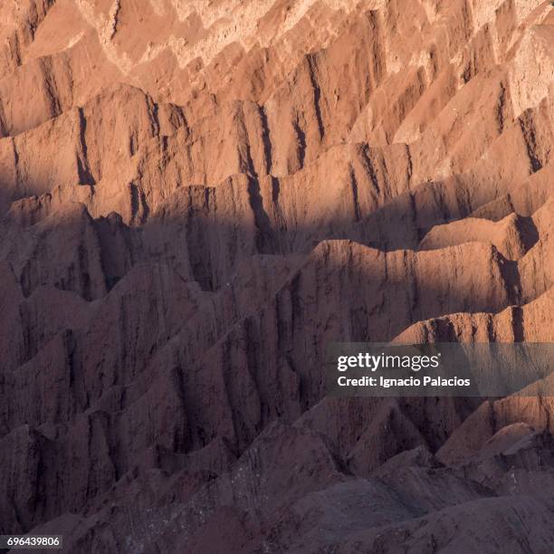 valle de la muerte at sunset, atacama desert - valle de la muerte stock-fotos und bilder