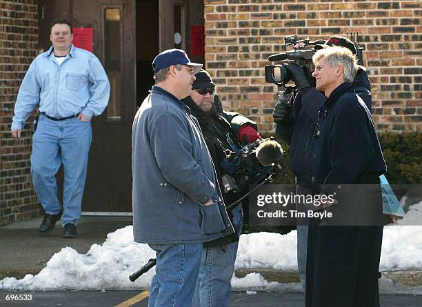 Tom Lauletti from Chicago, a member of the International Association of Machinists and Aerospace Workers Local 1487, talks with an ABC television...