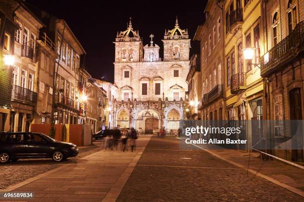 the gothic 'cathedral of braga' in braga - braga district stock-fotos und bilder