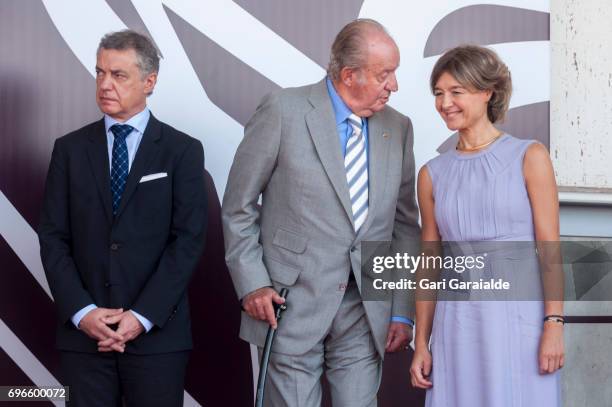 President of the Basque regional government Inigo Urkullu , King Juan Carlos and Spain's Agriculture minister Isabel Garcia Tejerina attend Macan...
