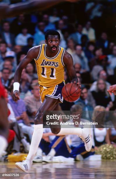 Bob McAdoo of the Los Angeles Lakers dribbles circa 1985 at the Great Western Forum in Inglewood, California. NOTE TO USER: User expressly...