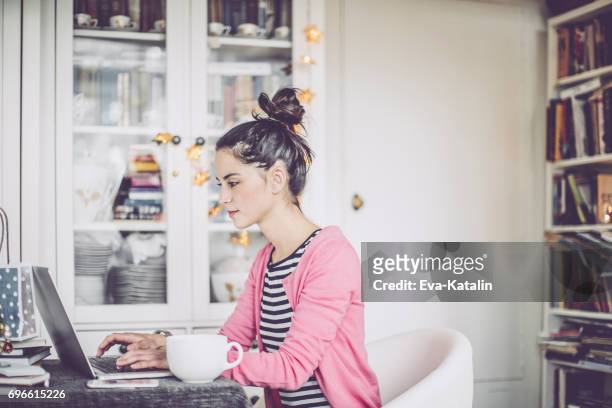 millennial pink - pink colour stock pictures, royalty-free photos & images