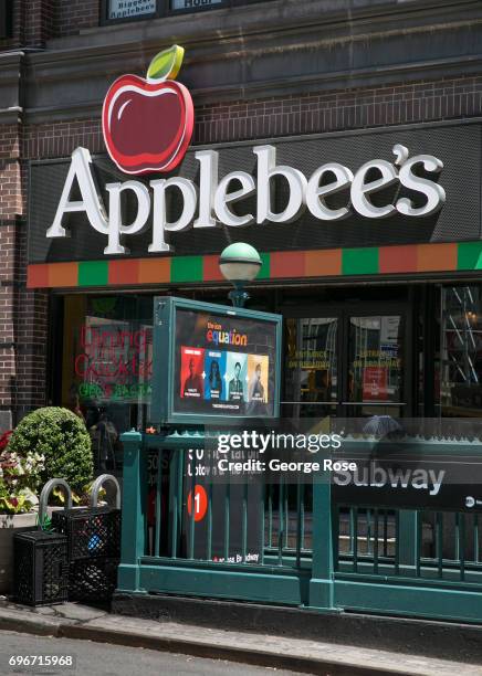 Applebees Restaurant Photos and Premium High Res Pictures - Getty Images